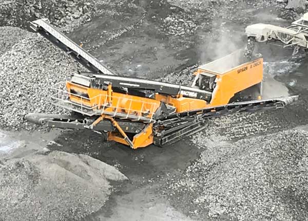 SR520-Press-Release-Pic3 Anaconda's SR520 Mobile Incline Screener Processing Aggregates at a Quarry